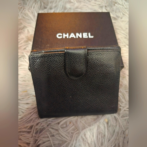 Chanel Compact Double Snap Black Caviar Wallet (GUC)(READ DESCRIPTION)(2005) - Picture 16 of 16